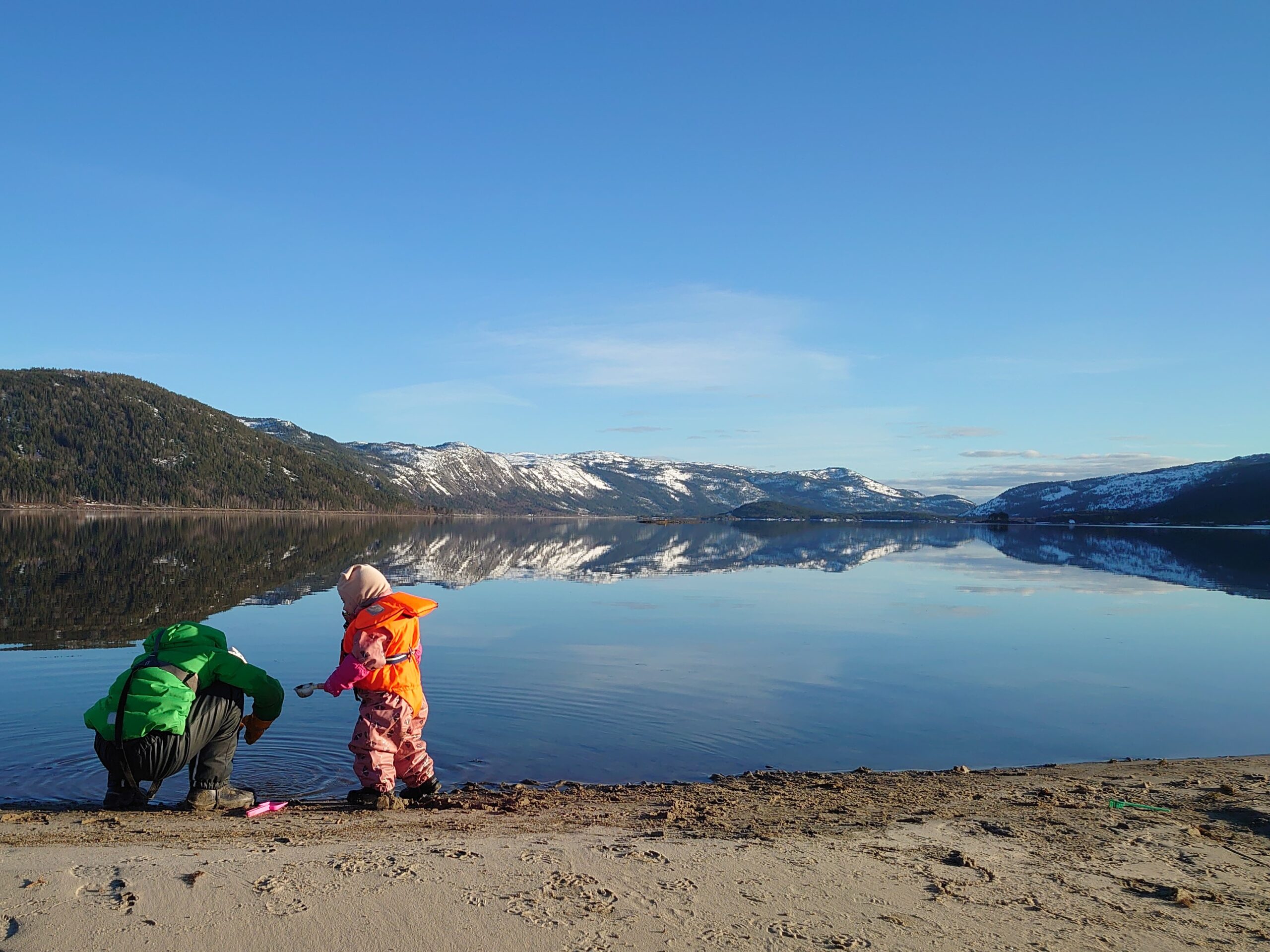 På tur med barn med funksjonsnedsettelse ved vannet